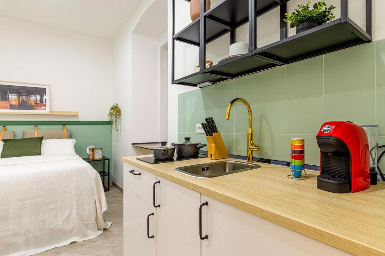 Lovely And Tiny Pied-A-Terre In The City Center Trieste Exterior photo